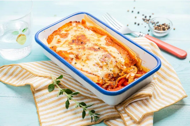 Lasagnes de poulet façon basquaise aux poivrons et mozzarella