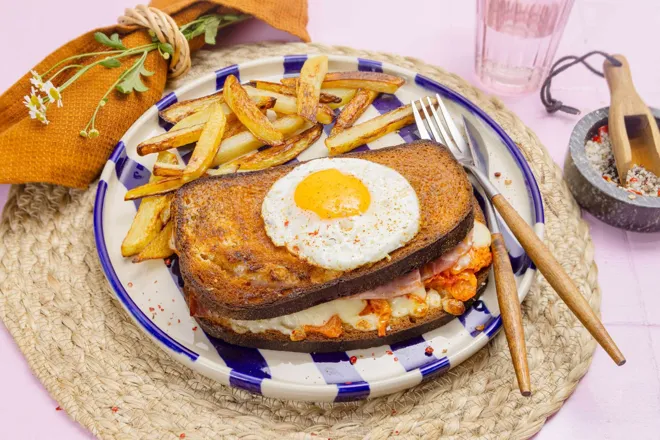 Croque-madame au kimchi