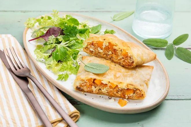 Bricks de courge à la sauge, féta et noix de muscade