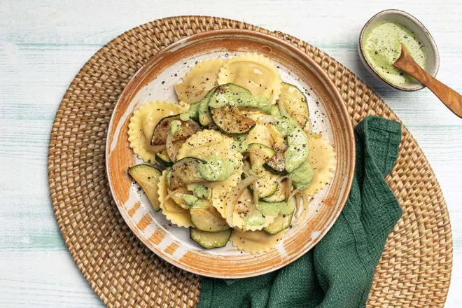 Girasoli cacio et pepe (fromage et poivre), pistou basilic et amandes et courgette à l'ail