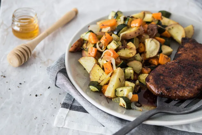 Bavettes de porc laquées au miel et sauce soja