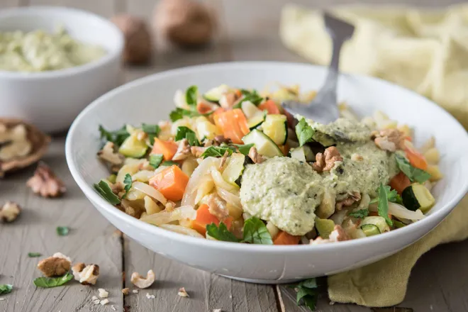 Spätzle au coulis de courgette rôtie et noix