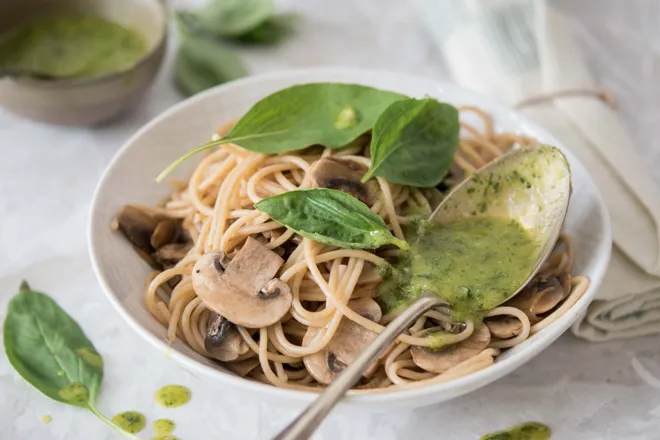 Spaghetti aux champignons et pesto maison