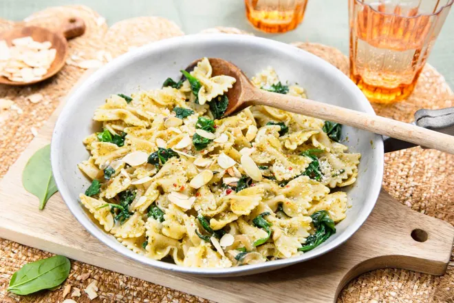 Farfallines au pesto de basilic, épinards et parmesan