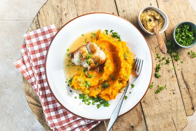 Paupiette de dinde, chutney de poire aux baies de genièvre et purée de potimarron au cumin