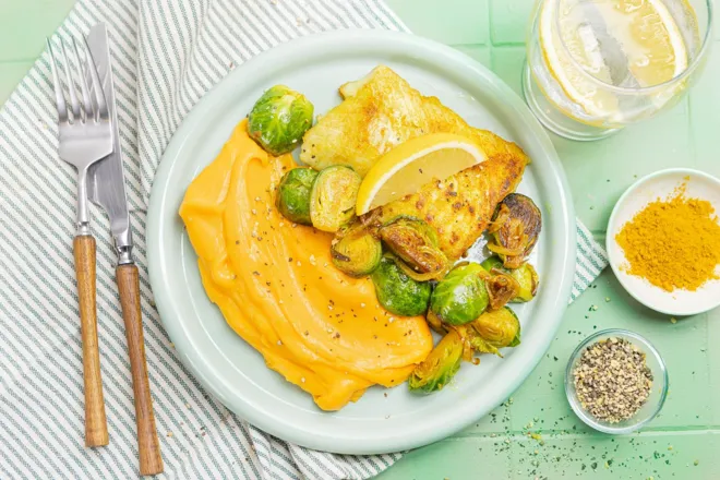 Poisson blanc (selon arrivage) grillé au curry, choux Bruxelles & purée de patate douce