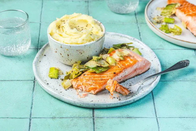 Filet de saumon, tombée de poireau à la moutarde