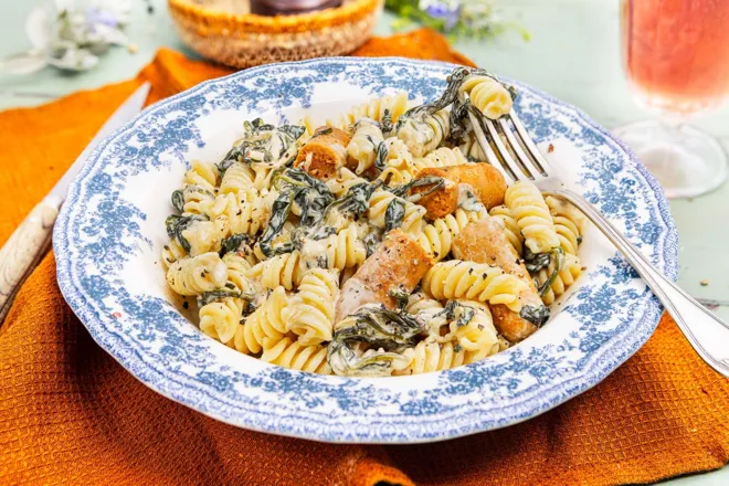 Fusillis crémeuses aux merguez végétales et épinards