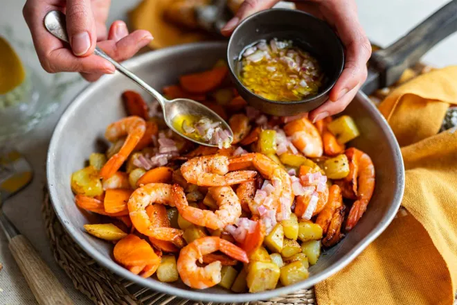 Poêlée de crevettes et sauce vierge au citron et à l'ail