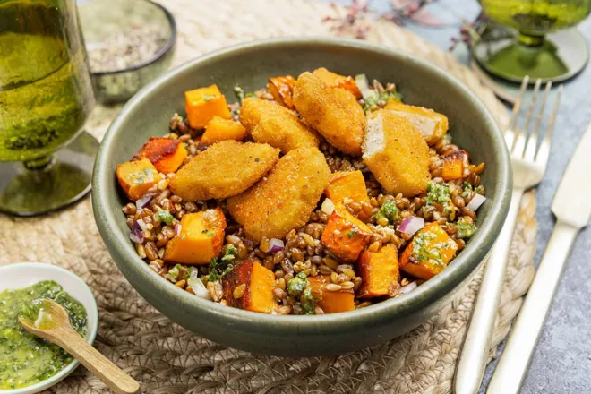 Salade de petit épeautre au potimarron rôti et nuggets végétaux