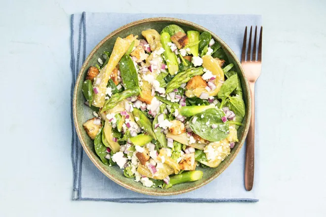 Salade d'asperges et rhubarbe à la féta