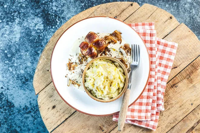 Paupiette de dinde à la crème, écrasé de topinambours, pomme de terre et huile de truffe