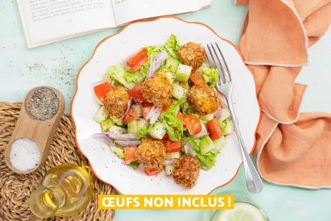Halloumi frit aux flocons d'avoine et salade grecque