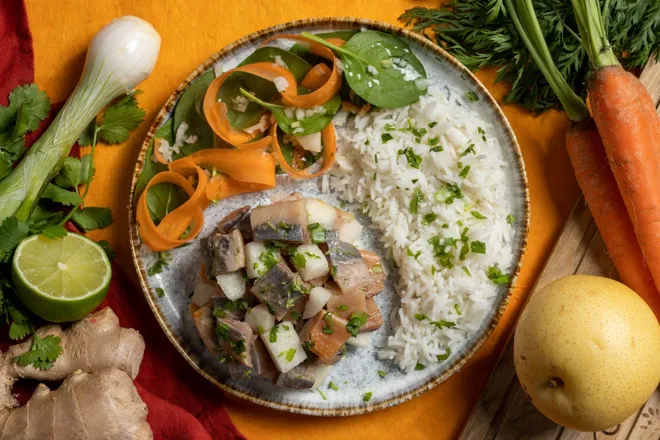 Tartare de hareng fumé au gingembre, nashi et coriandre