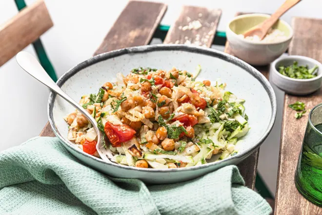 Salade de fenouil, courgette, tomates rôties et pois chiches au zaatar