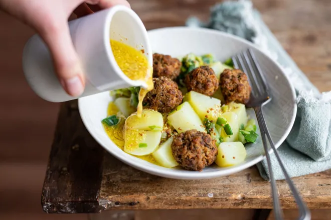 Boulettes de maquereau fumé, salade de pommes de terre