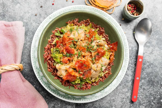 Poulet à la crème de chorizo et riz rouge au poireau
