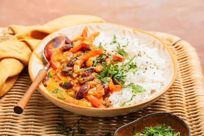 Mafé de poivron et haricots rouge aux cacahuètes et gingembre