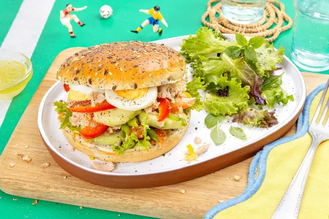 Pan bagnat passe décisive au thon et crudités façon Quitoque