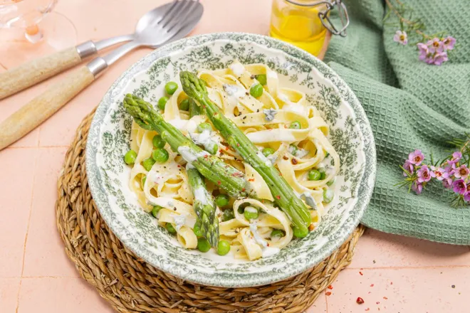 Tagliatelles aux asperges vertes et sauce au bleu