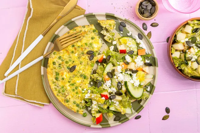 Frittata de féta, petits pois, citron et ciboulette