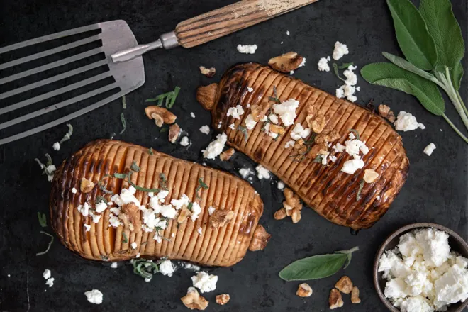 Butternut hasselback à la féta et au sirop d'érable