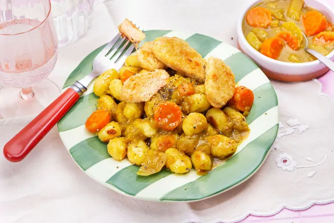 Katsu curry de gnocchis et nuggets végétaux