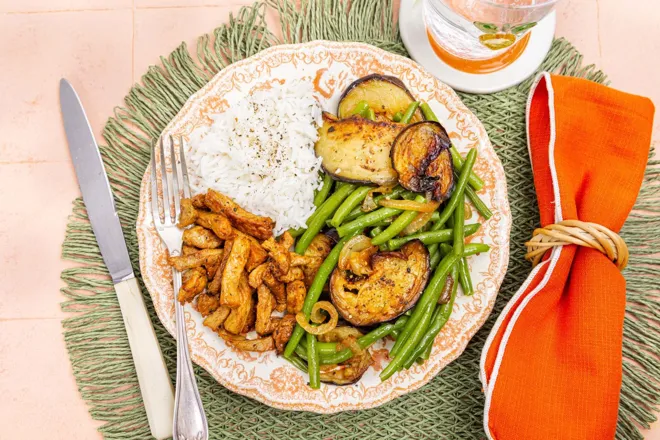 Emincés à la provençale & poêlée d'aubergine et de haricots verts
