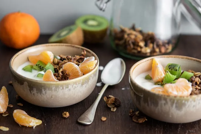 Yaourt aux fruits frais et au granola