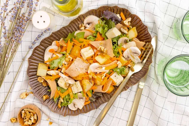 Salade de pomme de terre aux champignons, jambon végétal et cheddar