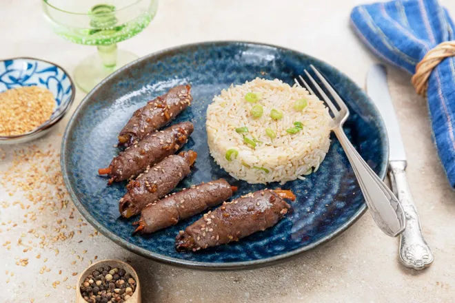 Roulés de boeuf aux légumes laqués à la sauce soja et sésame