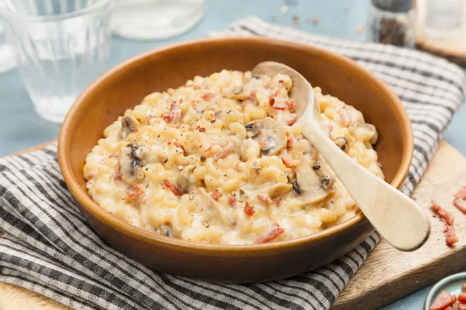 Coquillettes aux lardons, champignons et cheddar façon mac'n'cheese