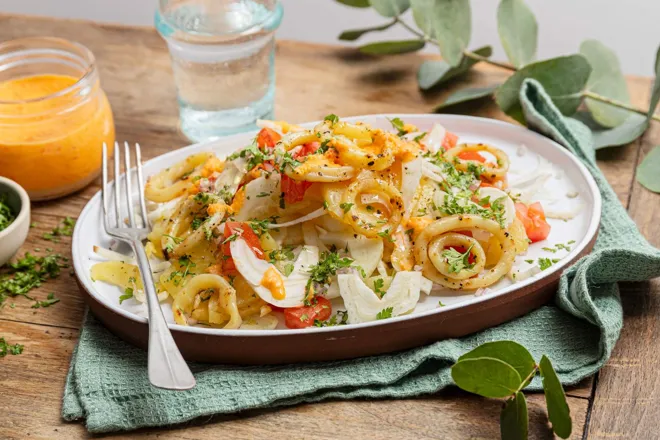 Salade d’encornets au fenouil et pommes de terre au cerfeuil sauce au poivron