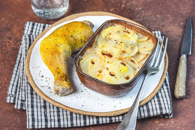 Cuisse de poulet et gratin dauphinois aux topinambours