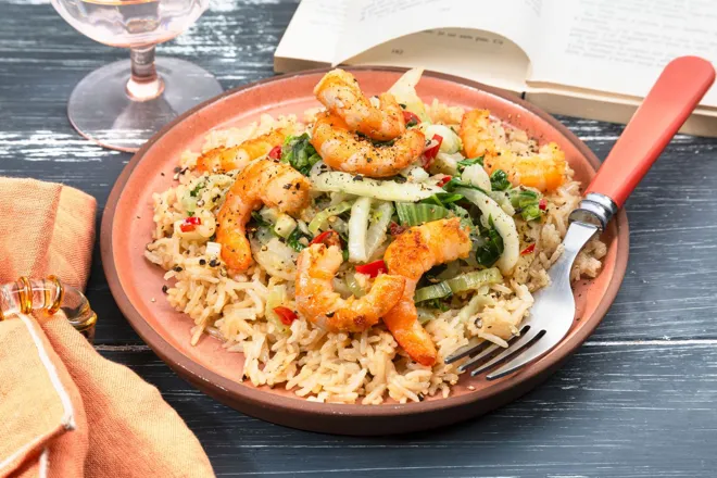 Riz sauté aux crevettes et aux blettes