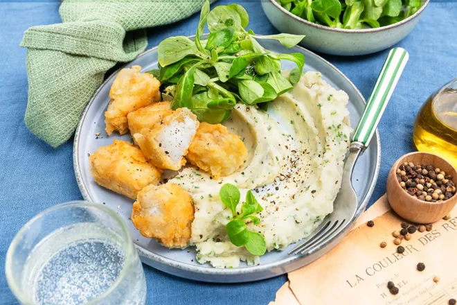 Nuggets de poisson blanc, purée de topinambour au parmesan et ciboulette
