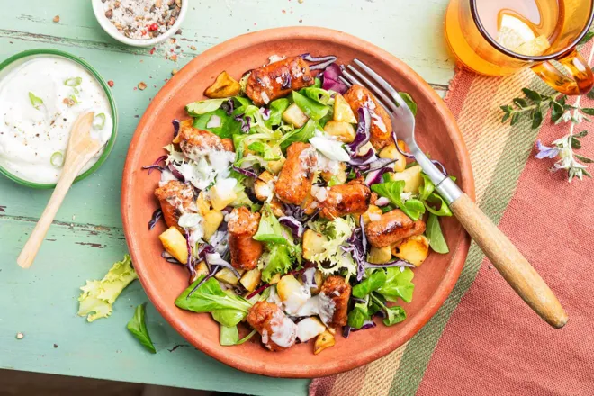 Salade de pommes de terre aux merguez et chou rouge
