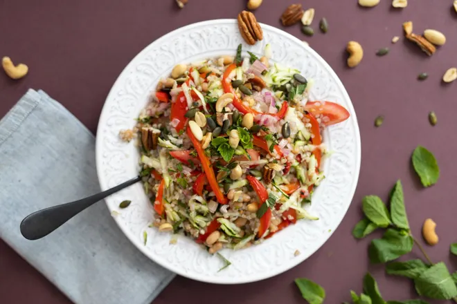 Taboulé de sarrasin, poivron rôti et fruits secs