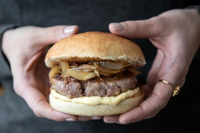 Burger de porc à l'asiatique