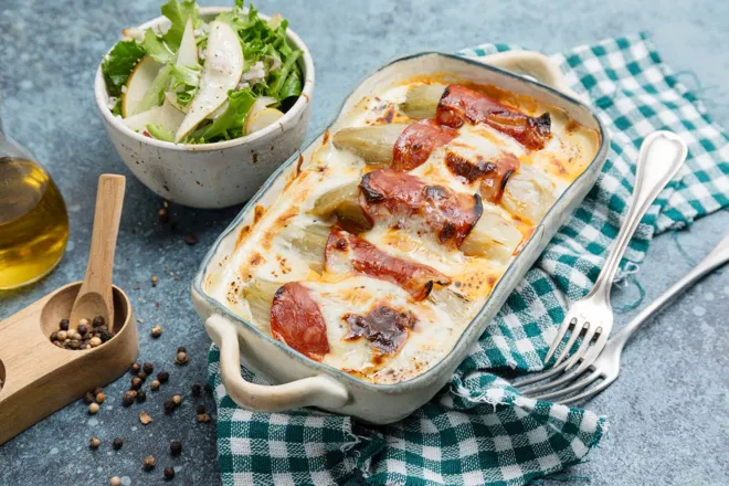 Gratin d'endives au chorizo et fourme d'Ambert