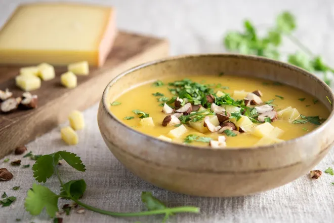 Velouté d'hiver aux noisettes et comté