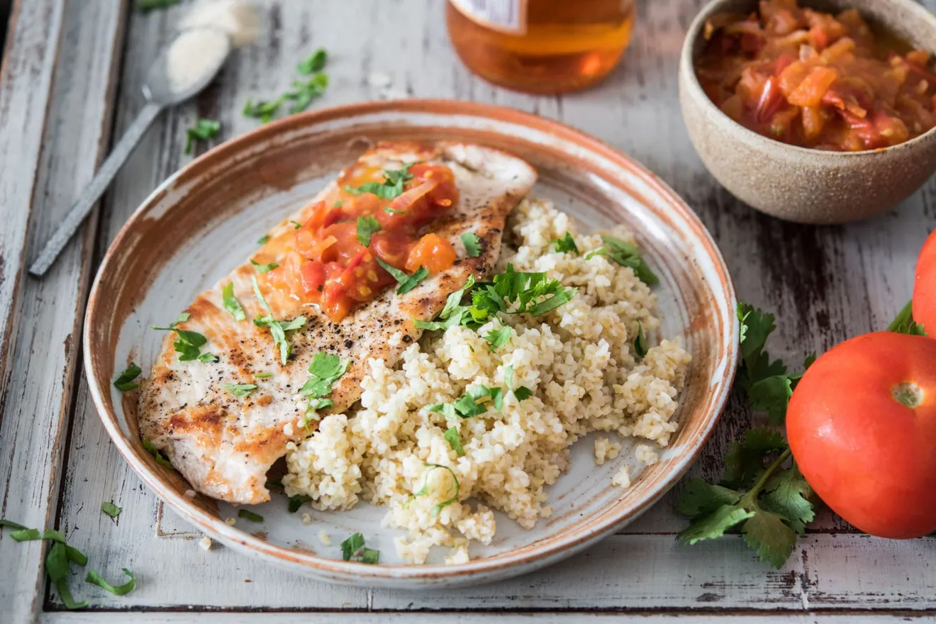 Escalopes de dinde et chutney de tomate à l'échalote