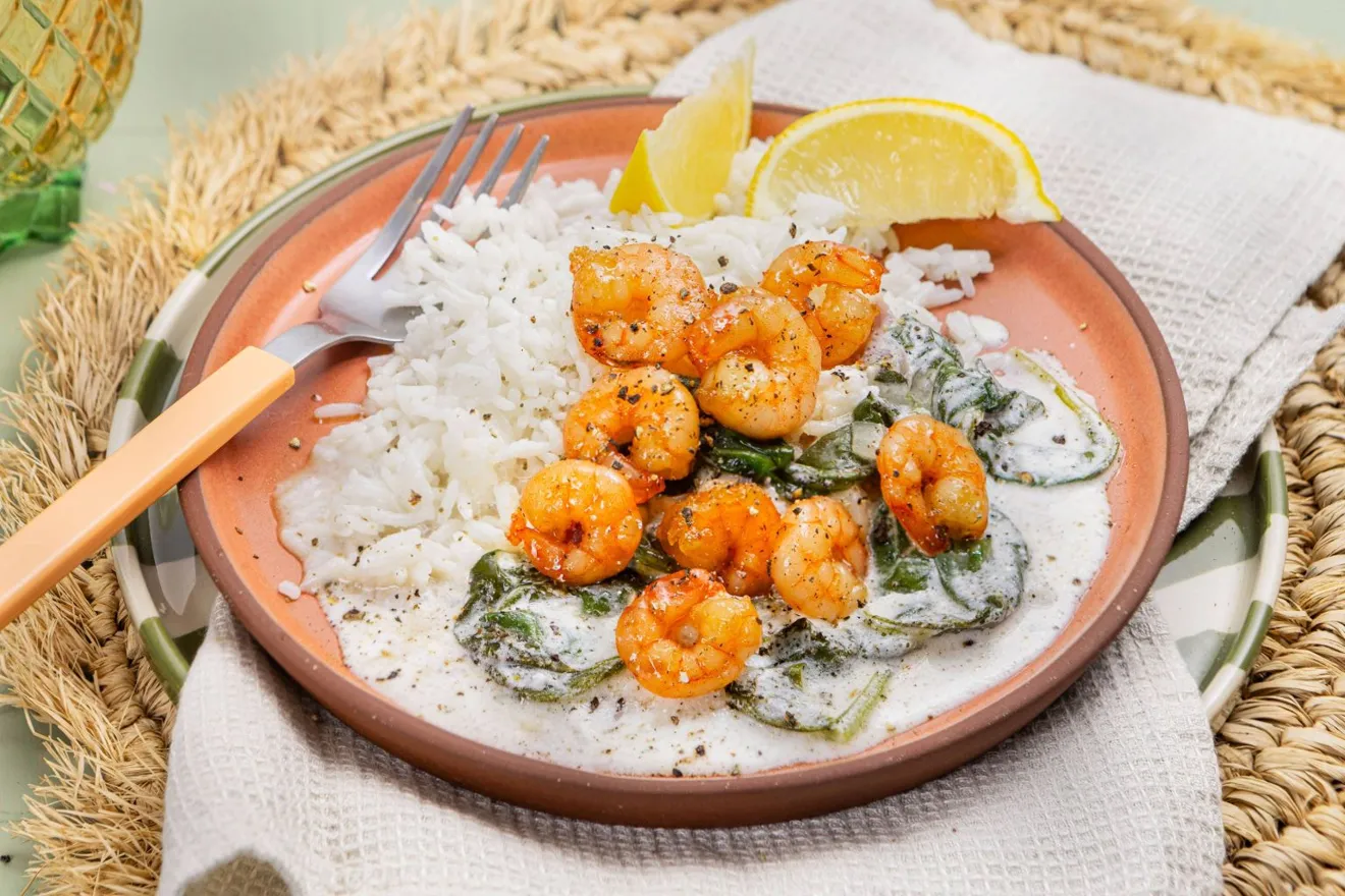 Crevettes caramélisées et épinards à la crème