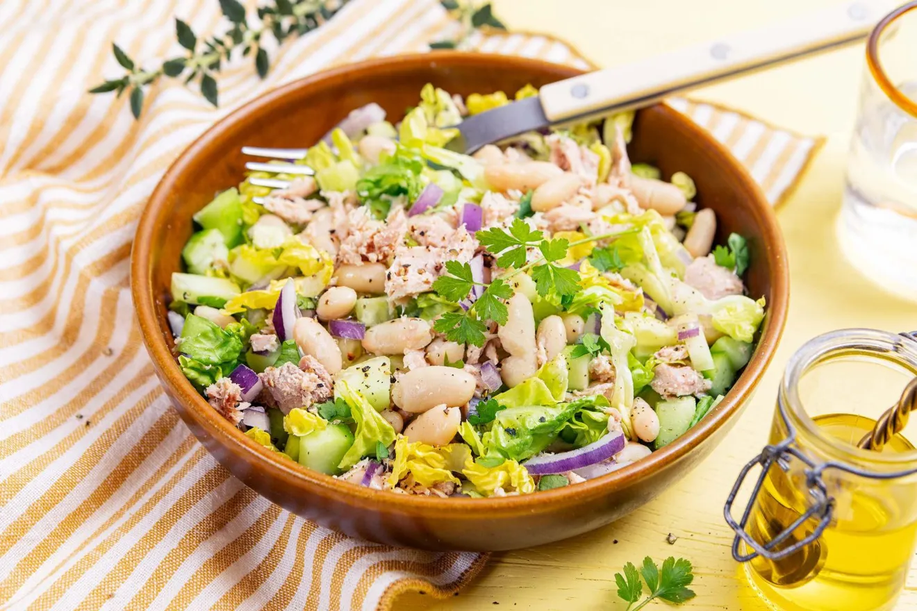 Salade de haricots blancs au thon et vinaigrette ail / persil