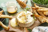 Camembert rôti aux herbes de Provence et au miel