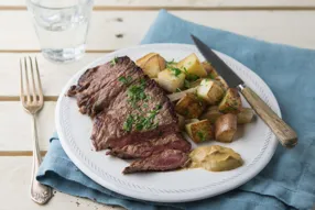 Steak de boeuf, poêlée de légumes et moutarde truffée