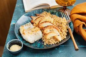 Poisson blanc (selon arrivage) au coing poêlé et jus réduit citron gingembre