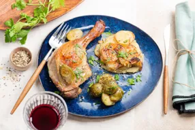 Cuisse de pintade, pommes de terre boulangères et choux de Bruxelles