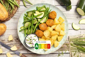 Acras de truite, pommes de terre et légumes sautés, sauce ciboulette et échalion