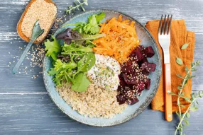 Bowl de rillettes de thon, betterave et quinoa